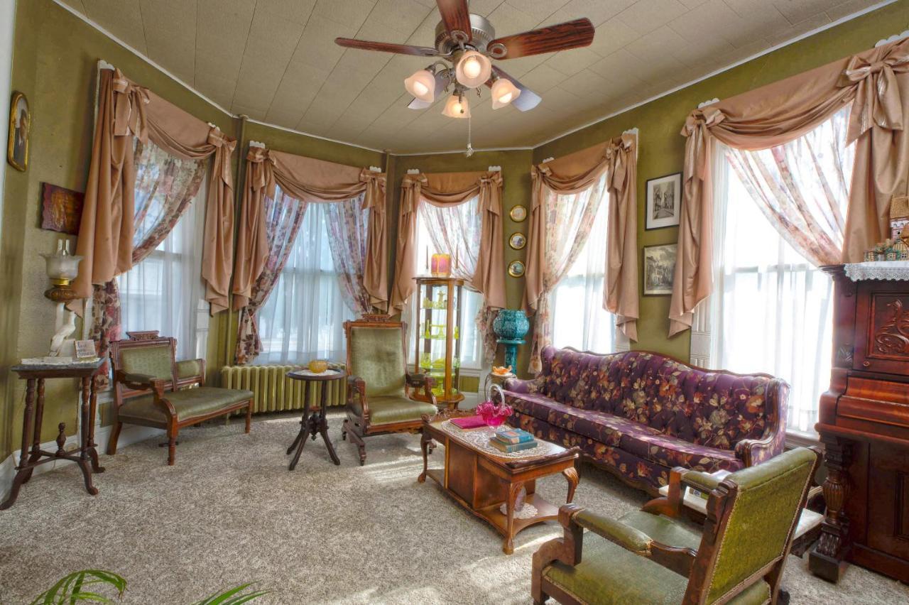 Fairfield The Victorian On Main Bed & Breakfast エクステリア 写真